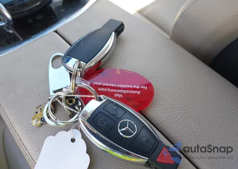 2016 Mercedes-Benz C 300 4Matic из США, поврежденный, VIN 55SWF4KB2GU132993